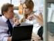 Femmes obtenant une promotion canapé